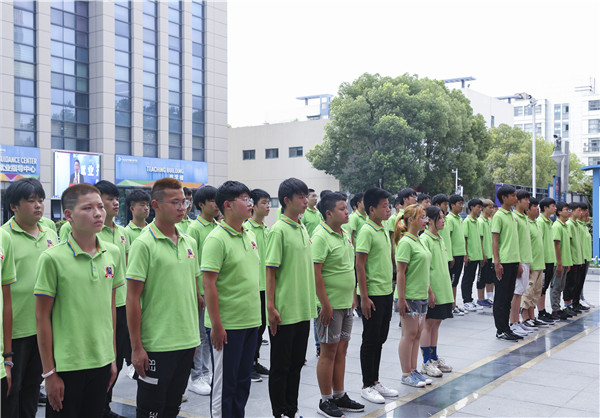 南京新华2019级新生职业素质拓展训练汇报表演暨总结表彰大会顺利举行！